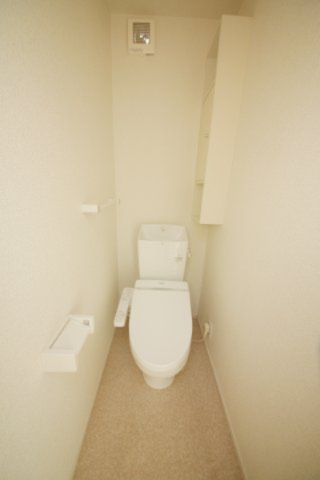 トイレ　別部屋同一間取りのお写真となります。