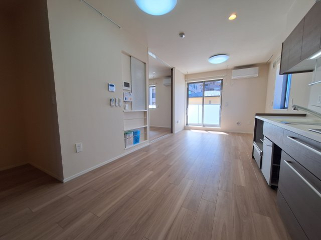 居室・リビング　柱の少ない四隅をしっかり使えるお部屋です