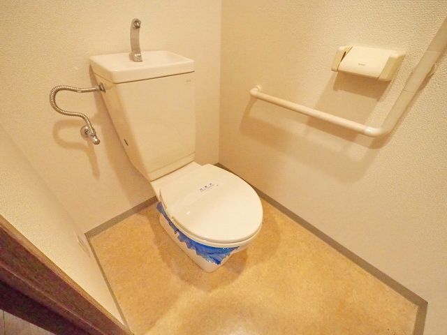 トイレ　同物件別部屋写真