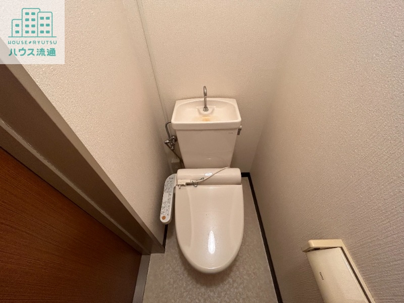 トイレ　※写真は別号室です。