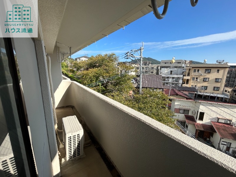 バルコニー　※写真は別号室です。