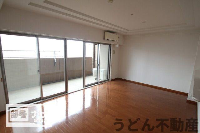 居室・リビング　うどん県のお部屋探しはうどん不動産へ うどんちゃんとLINE