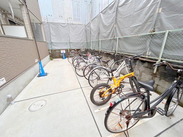 駐車場　敷地内には入居者専用の駐輪スペースもあります。