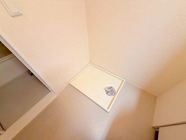 その他設備　嬉しい室内洗濯機置場。これで洗濯機も長持ちしますね。
