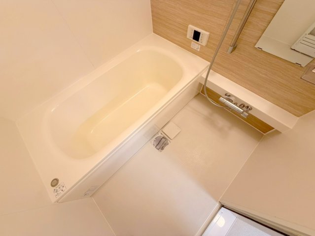 バス・シャワールーム　広めのお風呂は一日の疲れを癒してくれます。