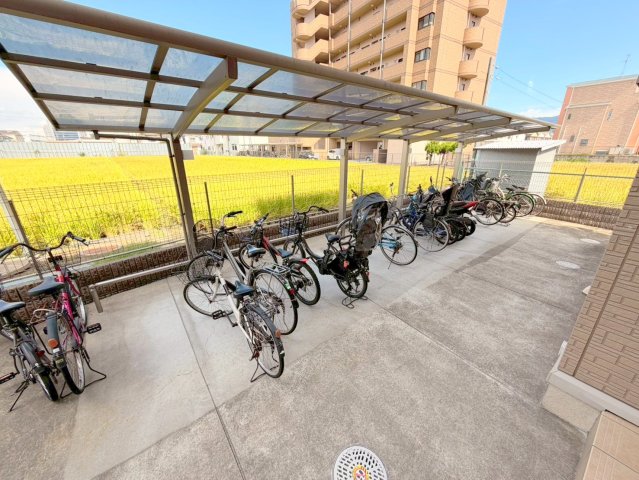 駐車場　敷地内には入居者専用の駐輪スペースもあります。