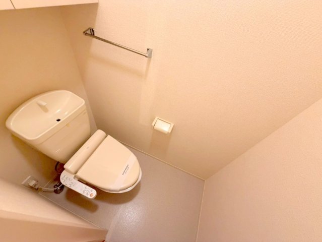 トイレ　綺麗なトイレにはウォシュレット標準装備です。