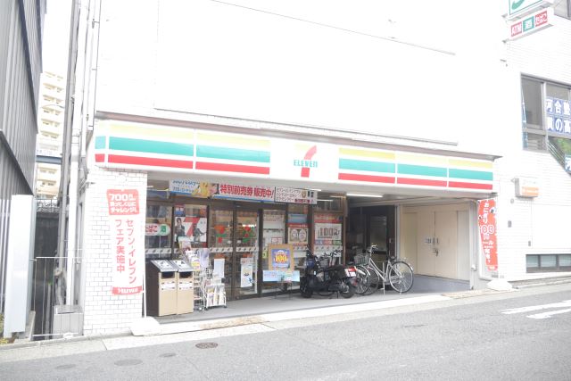 コンビニ　セブンイレブン（コンビニ）まで320m