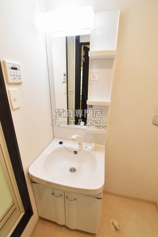 洗面設備　シャワー付洗面台