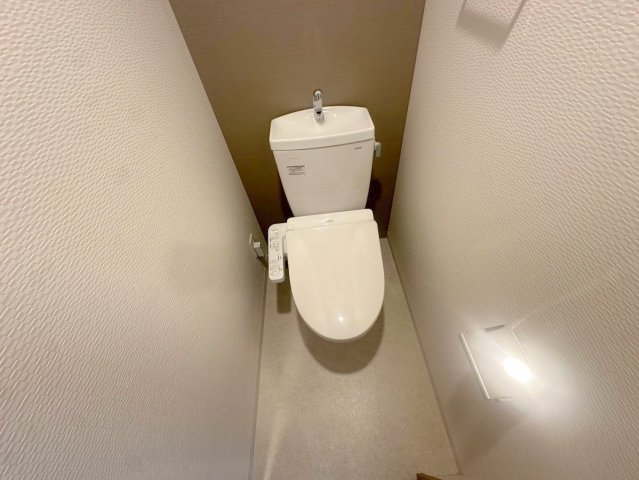 トイレ　綺麗なトイレにはウォシュレット標準装備です。