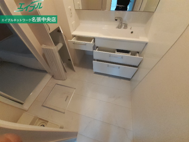 洗面設備　同型参考写真
