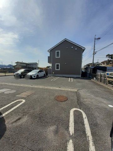 駐車場　車をお持ちの方に嬉しい駐車場付きの物件です