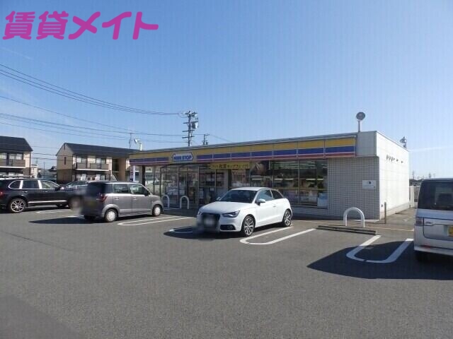 コンビニ　ミニストップ鈴鹿野町店（コンビニ）まで734m