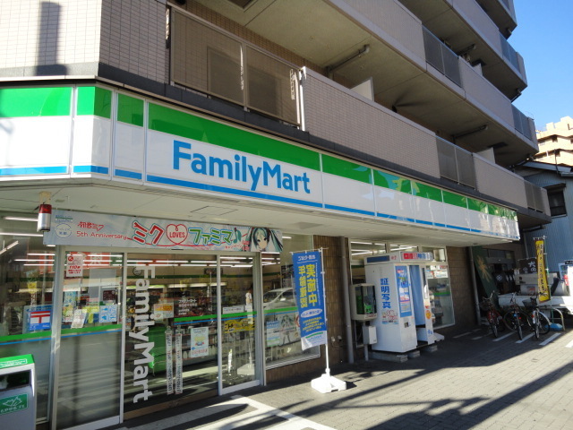 コンビニ　ファミリーマート（コンビニ）まで30m