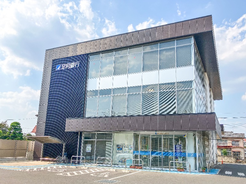 銀行　足利銀行太田支店（銀行）まで329m