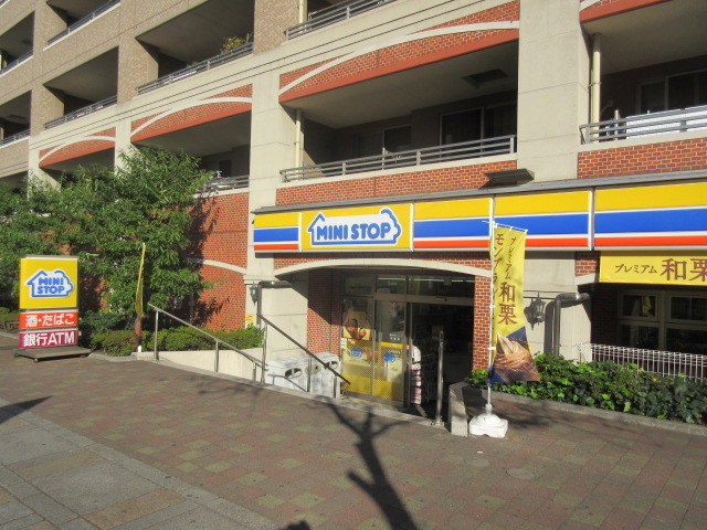 コンビニ　ミニストップ本牧店（コンビニ）まで742m