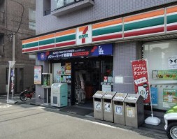 コンビニ　セブンイレブン（コンビニ）まで297m