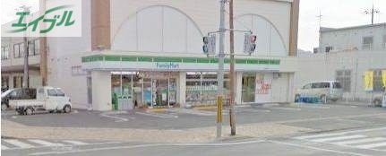 コンビニ　ファミリーマート築港新町店（コンビニ）まで1084m