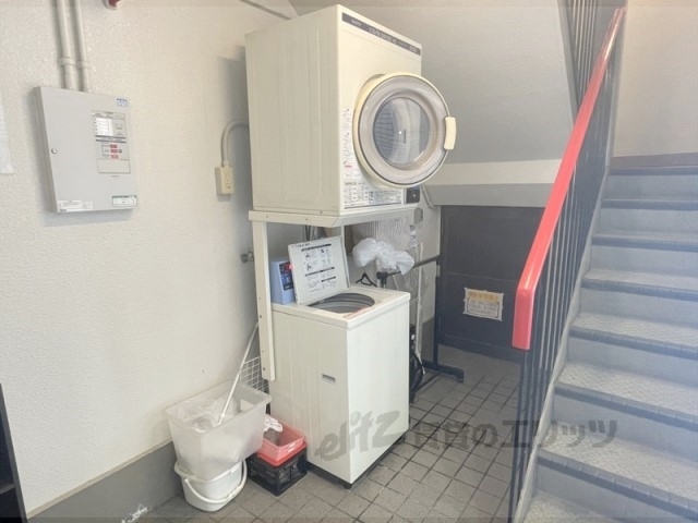 エントランス　共同洗濯機