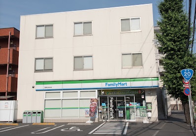 コンビニ　ファミリーマート秀栄白糸台店（コンビニ）まで138m
