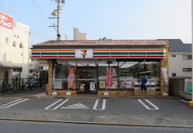 コンビニ　セブンイレブン府中白糸台店（コンビニ）まで331m