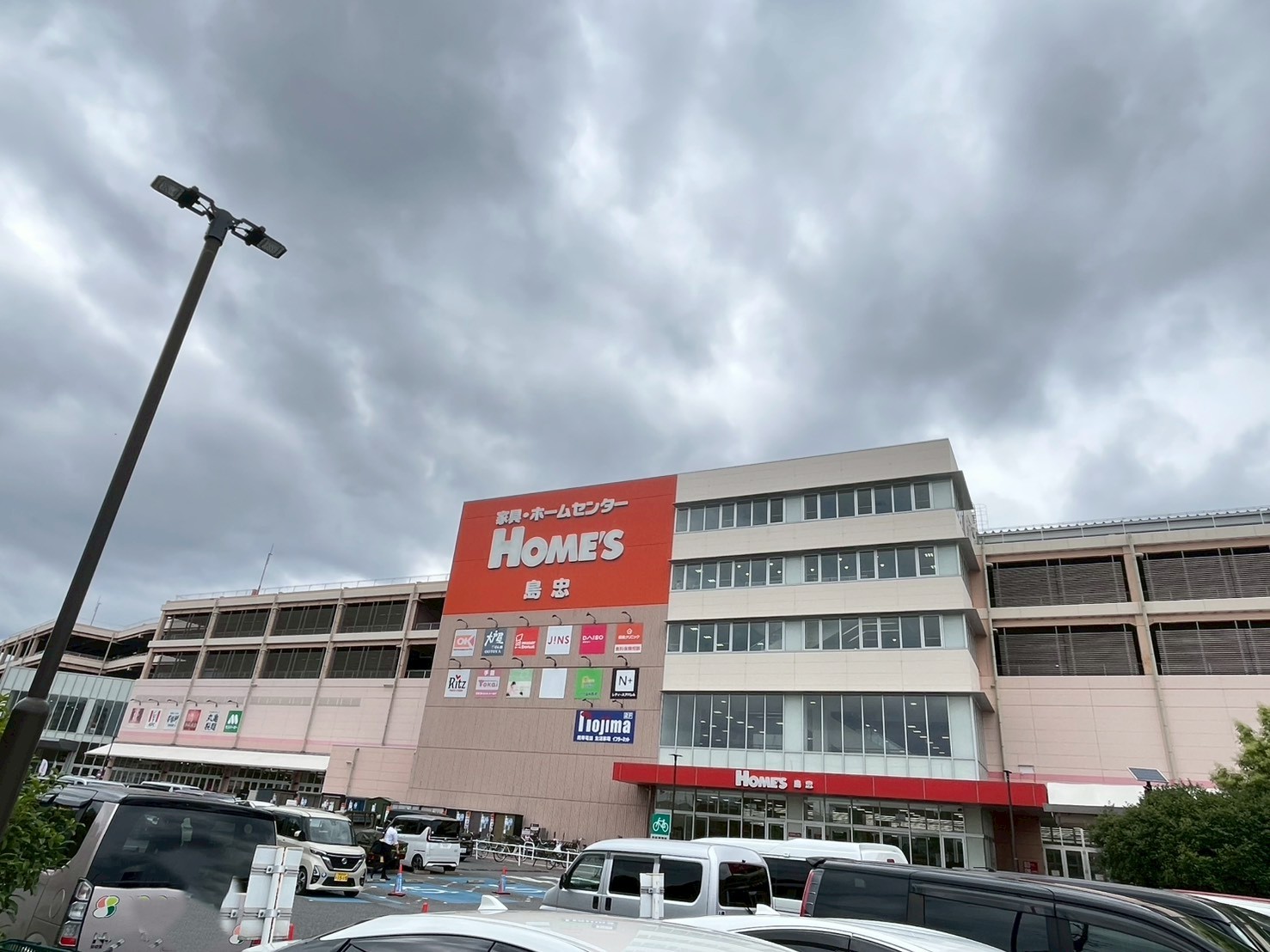 ショッピングセンター　島忠ホームズ草加舎人店（ショッピングセンター）まで796m