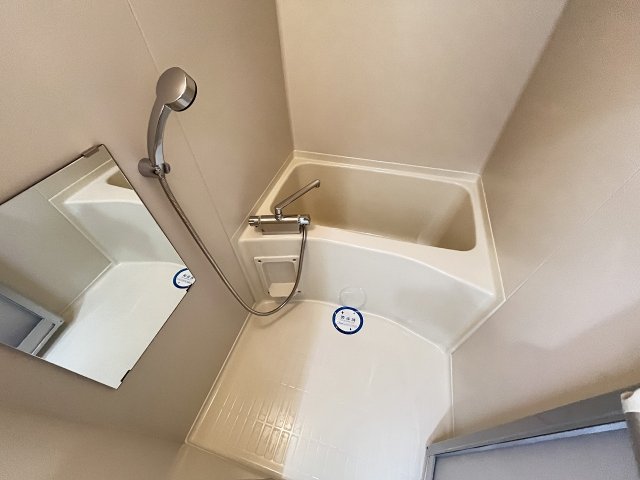 バス・シャワールーム　コンパクトで使いやすいお風呂です