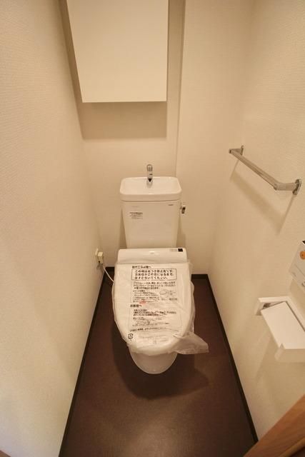トイレ　★収納付の広々トイレです★