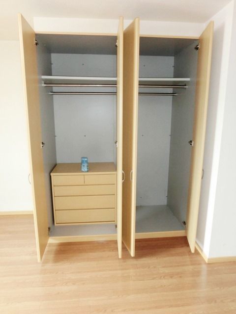 収納　奥行のあるクローゼットにはタンスもございます