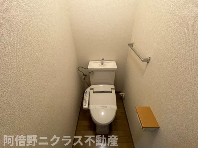 トイレ　内装は別部屋の参考写真です。