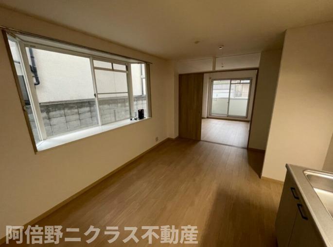 居室・リビング　内装は別部屋の参考写真です。