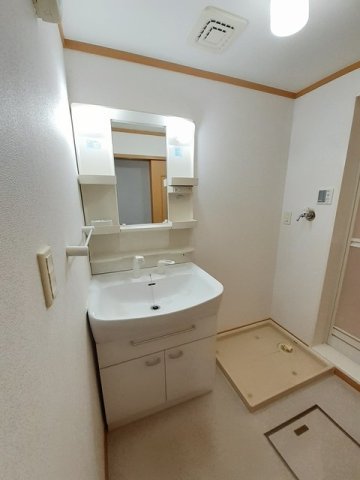 洗面設備　コンパクトで使いやすい洗面所