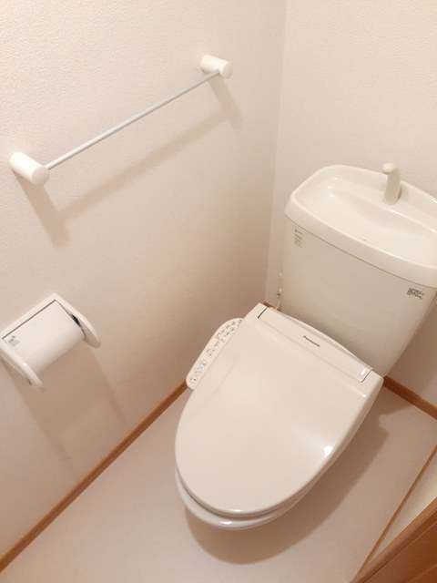 トイレ　シャワー付き暖房便座