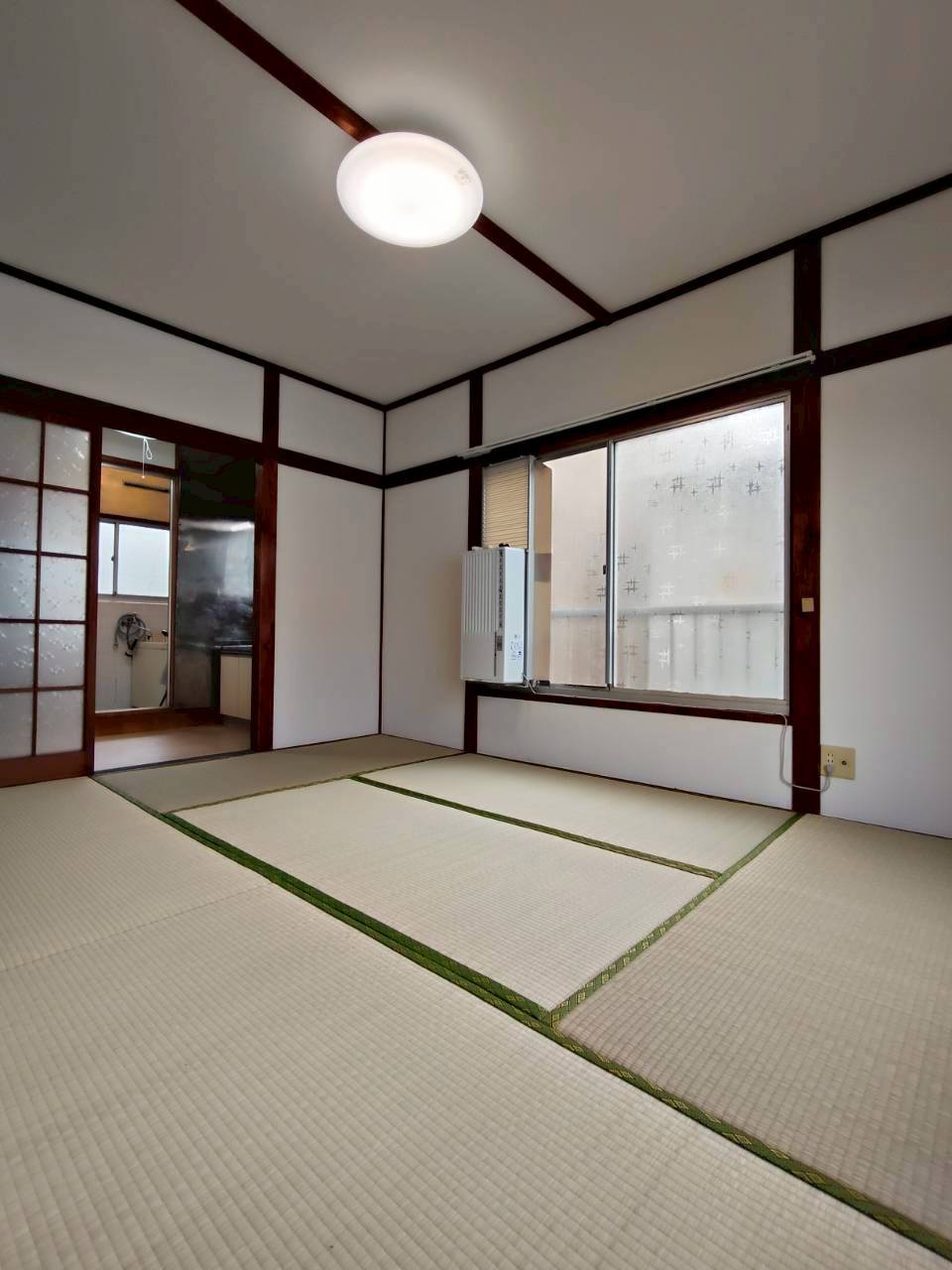 居室・リビング　明るい2面採光のお部屋です♪