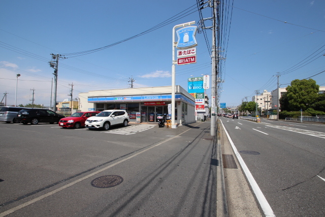 コンビニ　ローソン横浜下川井町店（コンビニ）まで731m