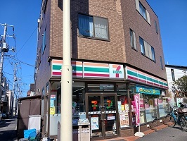 コンビニ　セブンイレブン（コンビニ）まで550m