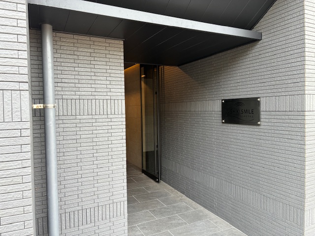 建物外観　お洒落な建物入口