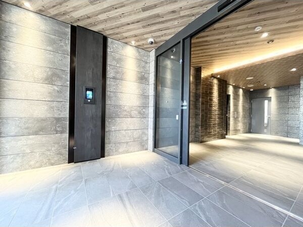 エントランス　初期費用分割可★ご希望の場所まで無料送迎サービス付♪