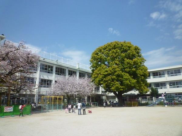小学校　久留米市立日吉小学校（小学校）まで679m