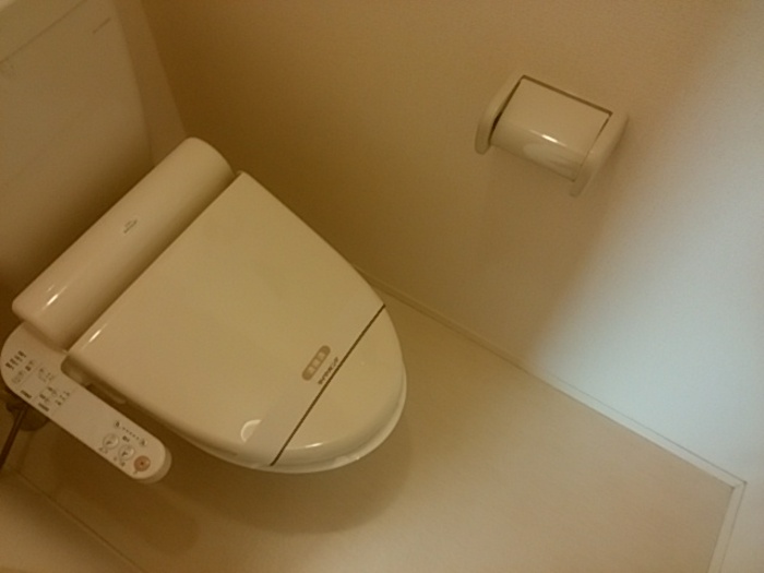 トイレ　この写真の反転タイプです。
