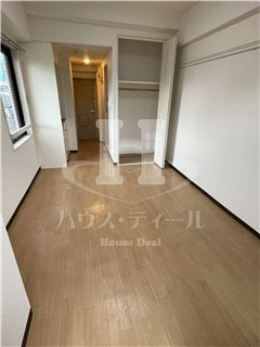 居室・リビング　別号室参考写真です