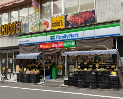 コンビニ　ファミリーマート 祖師ヶ谷大蔵駅西店（コンビニ）まで679m