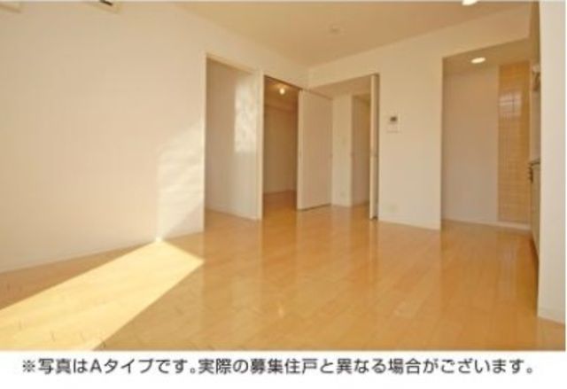居室・リビング　※他号室参考写真です。