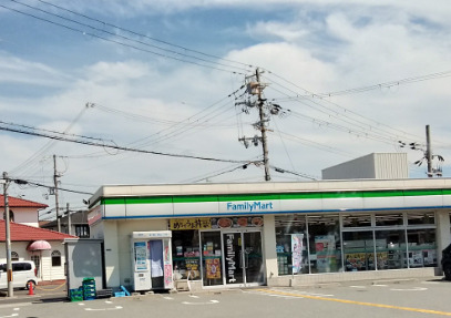 コンビニ　ファミリーマート 荒井町千鳥店（コンビニ）まで604m