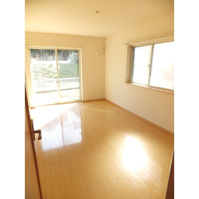 居室・リビング　別部屋参考写真（現況優先）