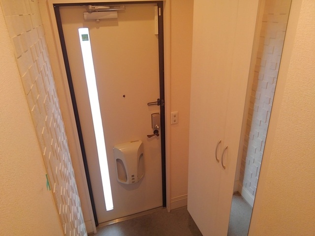 玄関　※別部屋参考写真