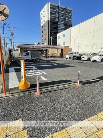 コンビニ　セブンイレブン（コンビニ）まで206m