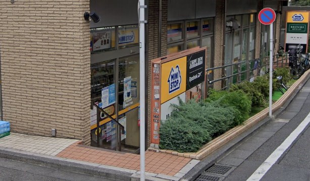 コンビニ　ミニストップ 南青山4丁目店（コンビニ）まで137m