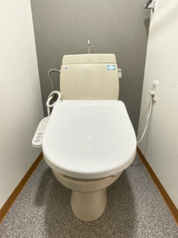 トイレ　別号室の写真となります