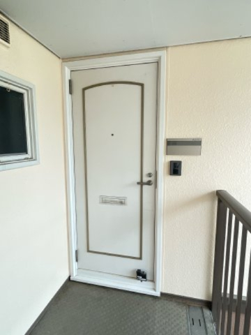 玄関　別部屋のお写真となります。
